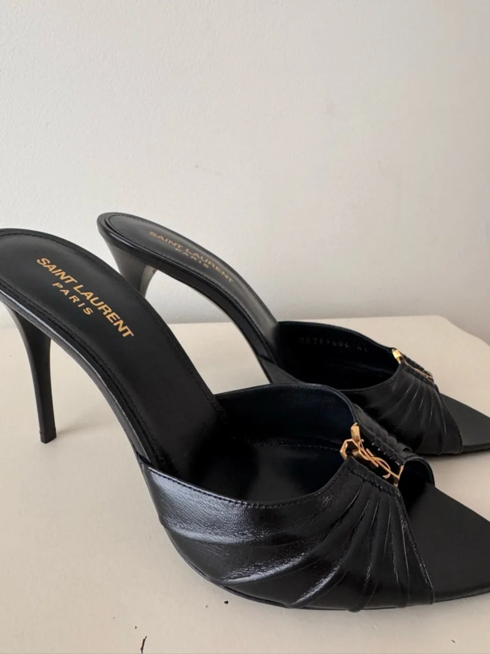 SAINT LAURENT BABYLONE MULES IN SMOOTH LEATHER
BLACK - Picture 4 of 11